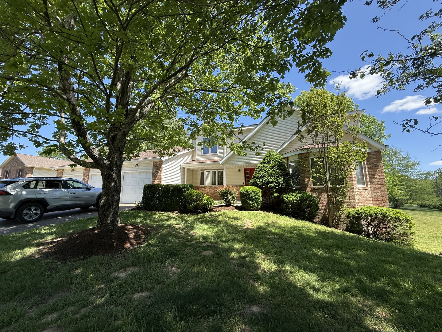 136 Bonnie Brae Road Carbondale, IL 62901 - Photo 2 of 30 a view of a house with a yard