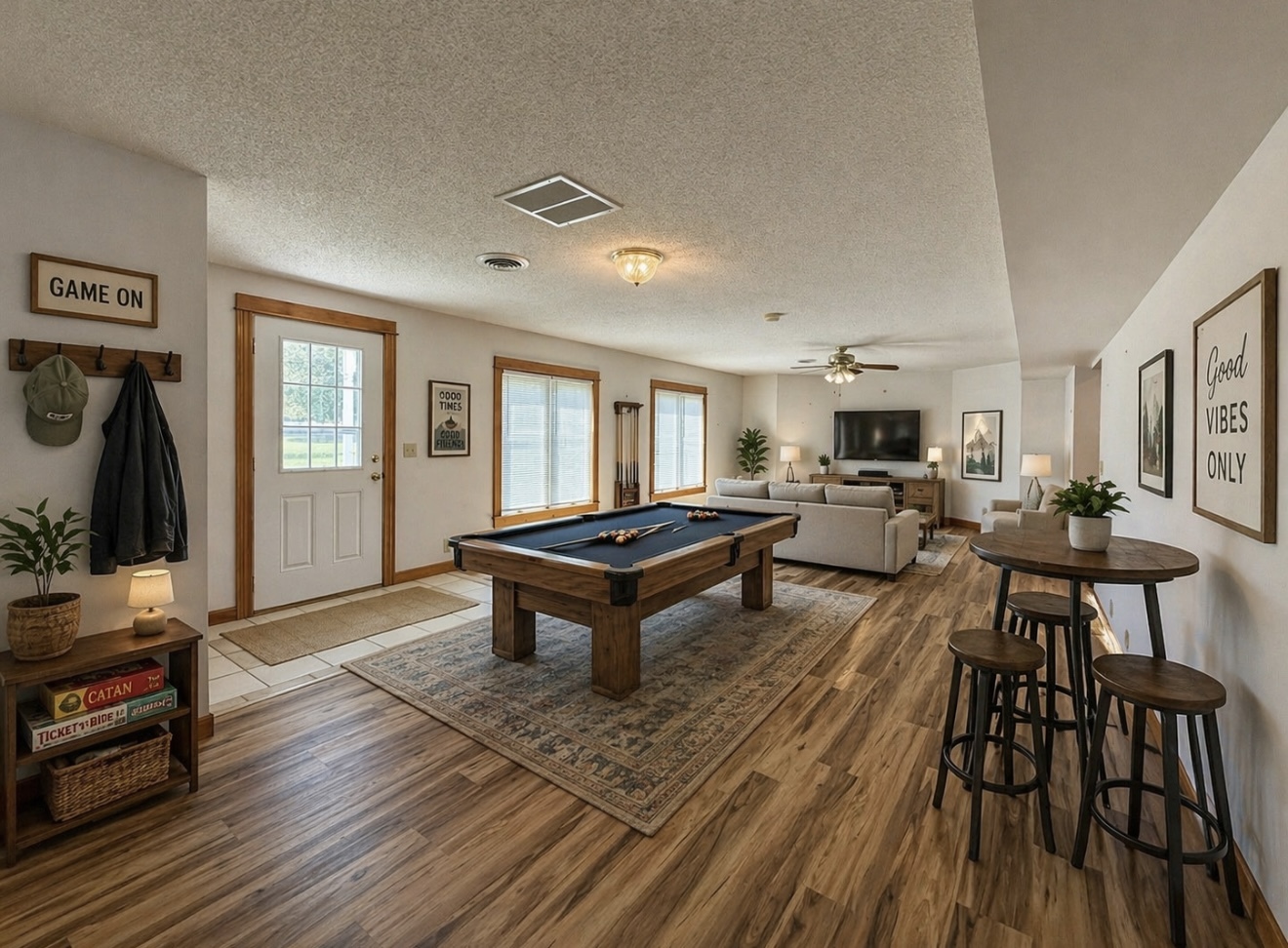 136 Bonnie Brae Road Carbondale, IL 62901 - Photo 22 of 30 a living room with furniture a wooden floor and a flat screen tv