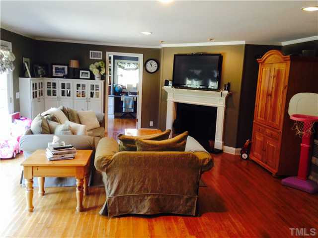 4008 Bristol Road Durham, NC 27707 - Photo 14 of 20 Den/Family/Great Room