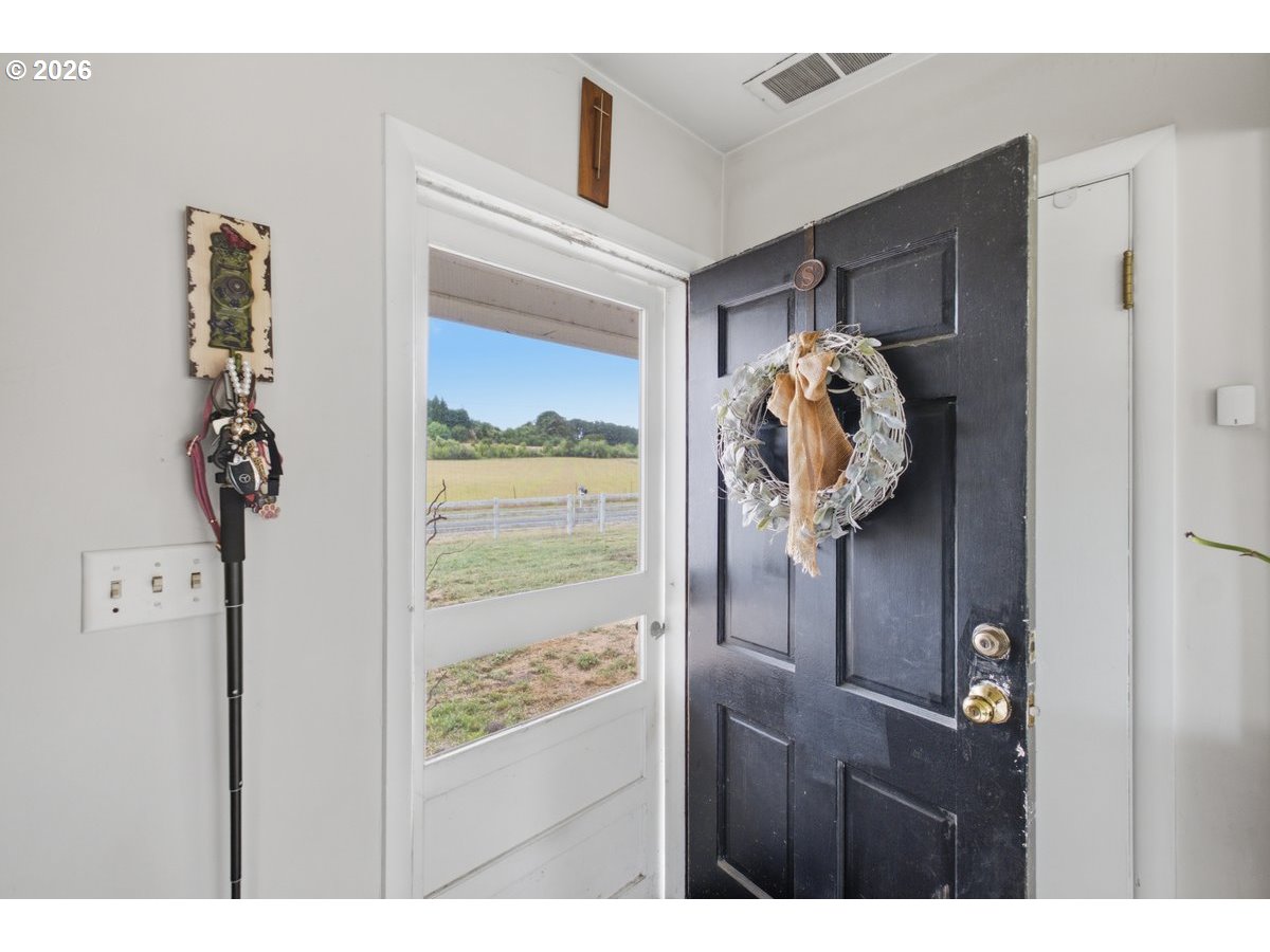 21095 Savage Road Sheridan, OR 97378 - Photo 4 of 43
