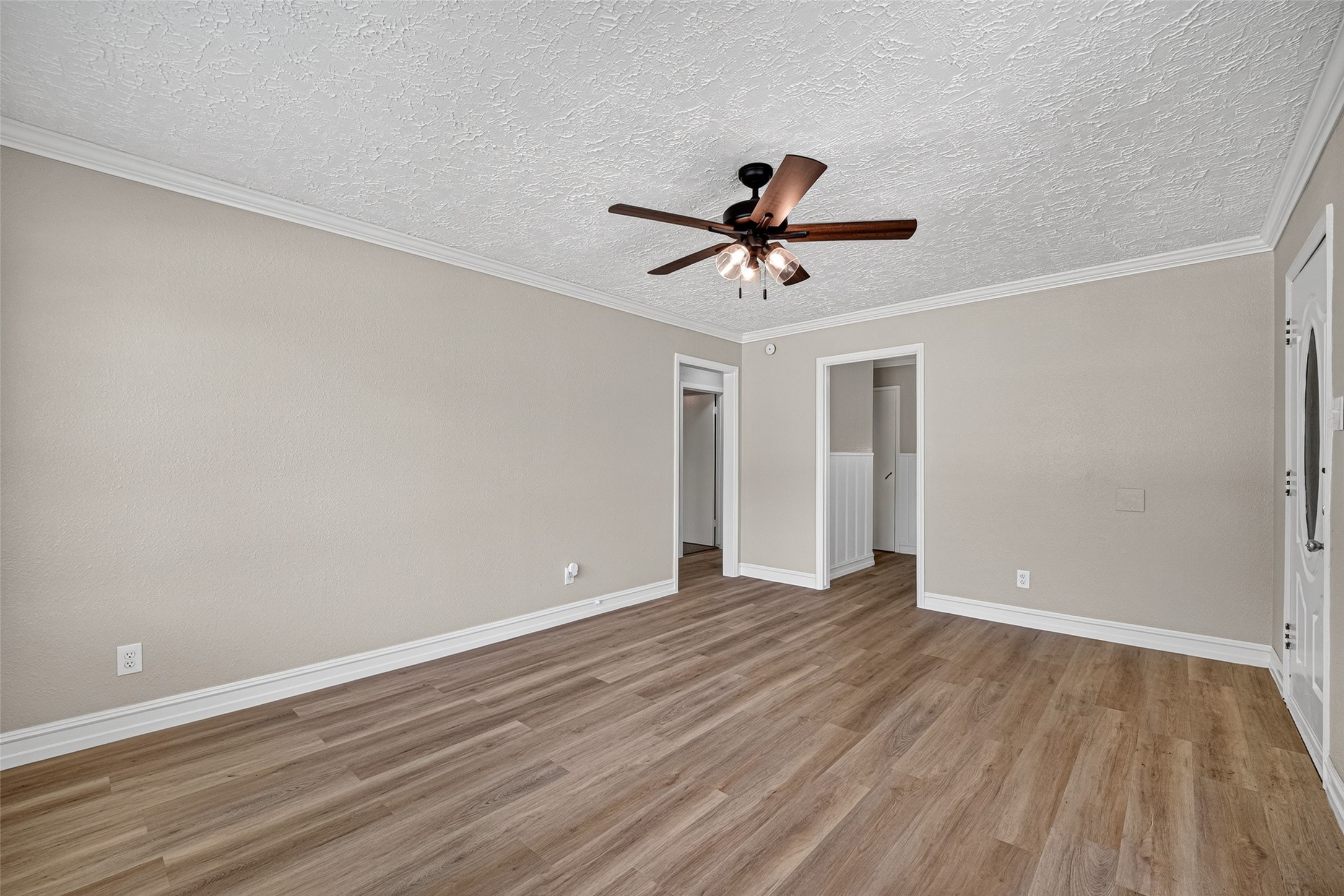 3218 Grant Street Pasadena, TX 77503 - Photo 5 of 26 Another view of the living area.