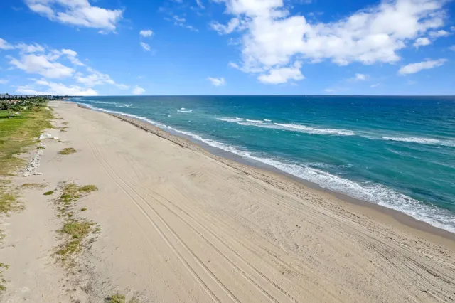 a view of an outdoor space and lakeside