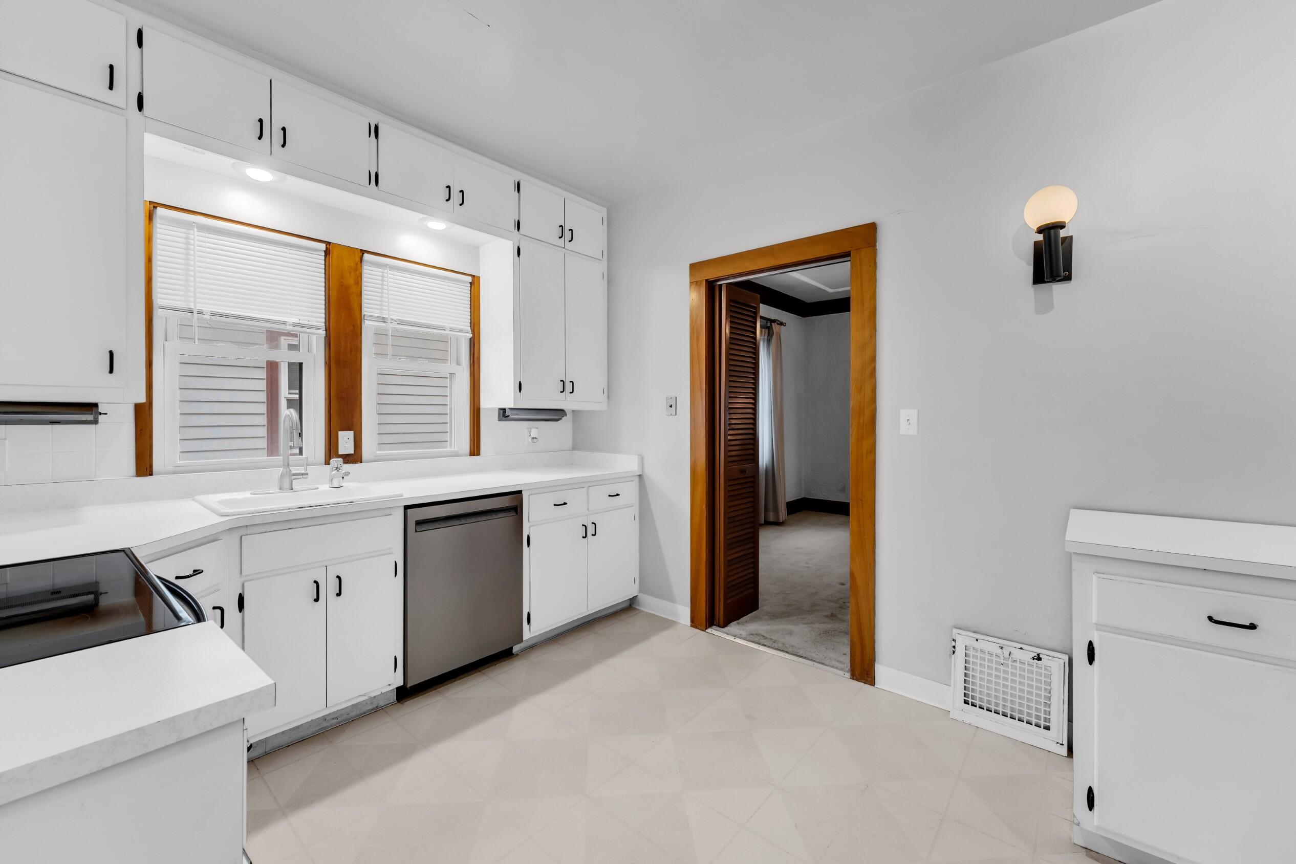 2607 Lasalle Street Racine, WI 53402 - Photo 13 of 54 Photo (13)