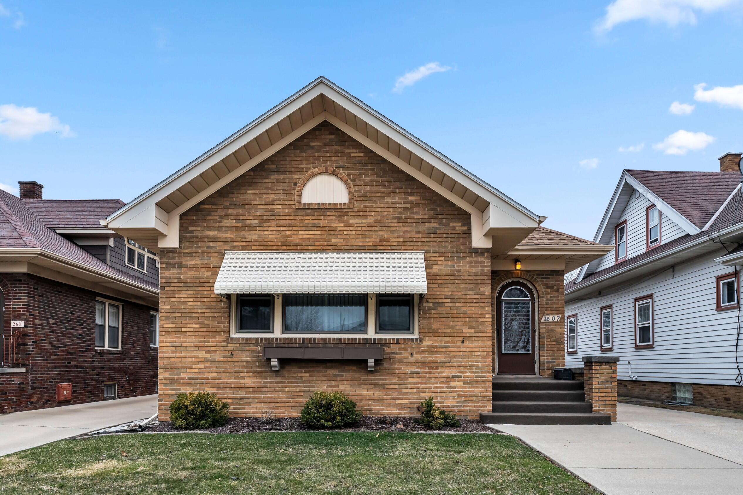 2607 Lasalle Street Racine, WI 53402 - Photo 2 of 54 Photo (2)