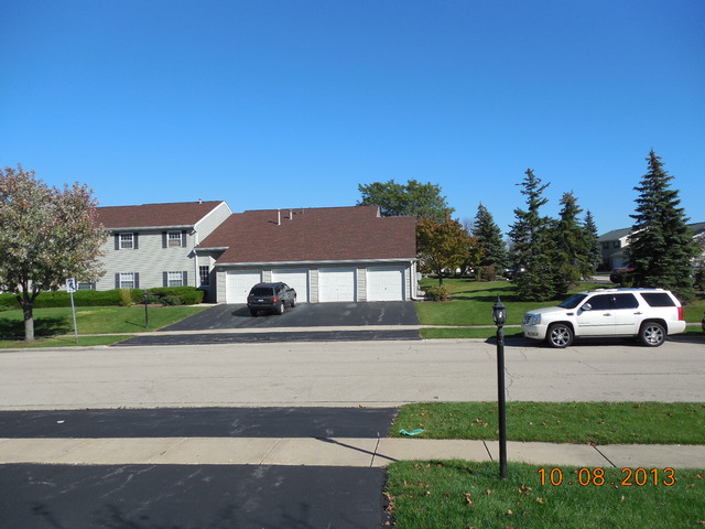 8 Gant Circle, Unit D Streamwood, IL 60107 - Photo 2 of 15