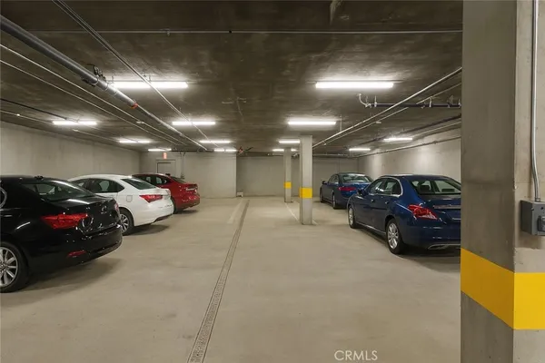 $2,900 | 22735 Del Valle Street, Unit 5, Woodland Hills, CA 91364