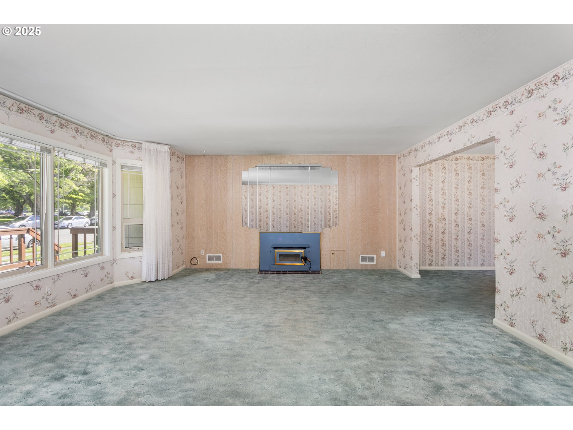 2715 Harding Street Longview, WA 98632 - Photo 3 of 47 Living Room