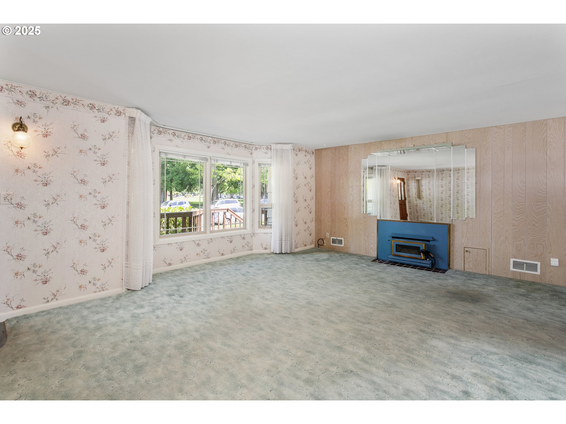 2715 Harding Street Longview, WA 98632 - Photo 4 of 47 Living Room