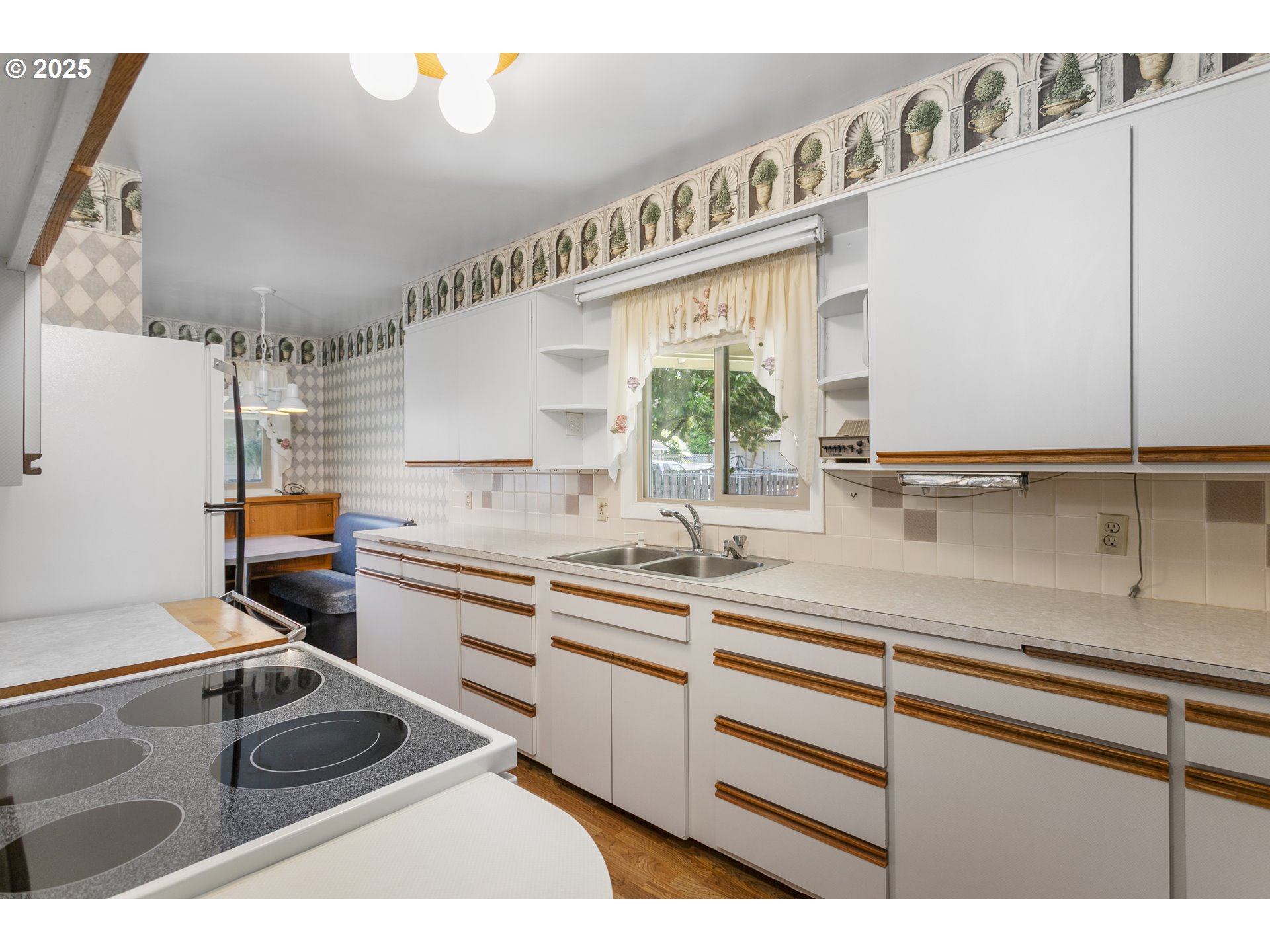 2715 Harding Street Longview, WA 98632 - Photo 8 of 47 Kitchen