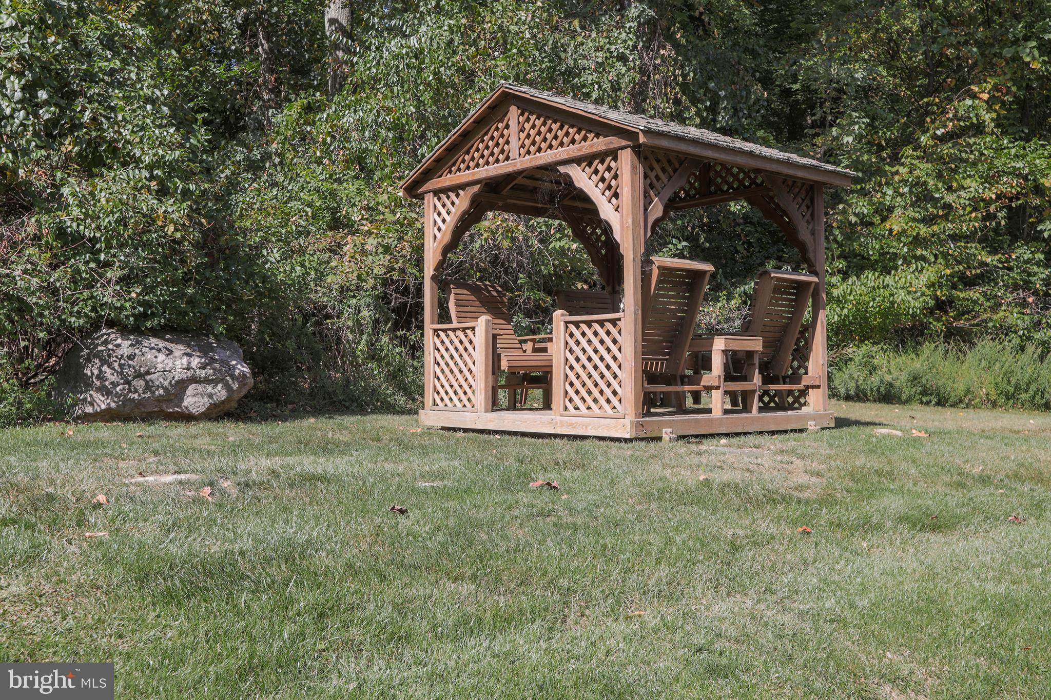 2222 Williams Church Road Hellertown, PA 18055 - Photo 5 of 28 Retreat area with chairs