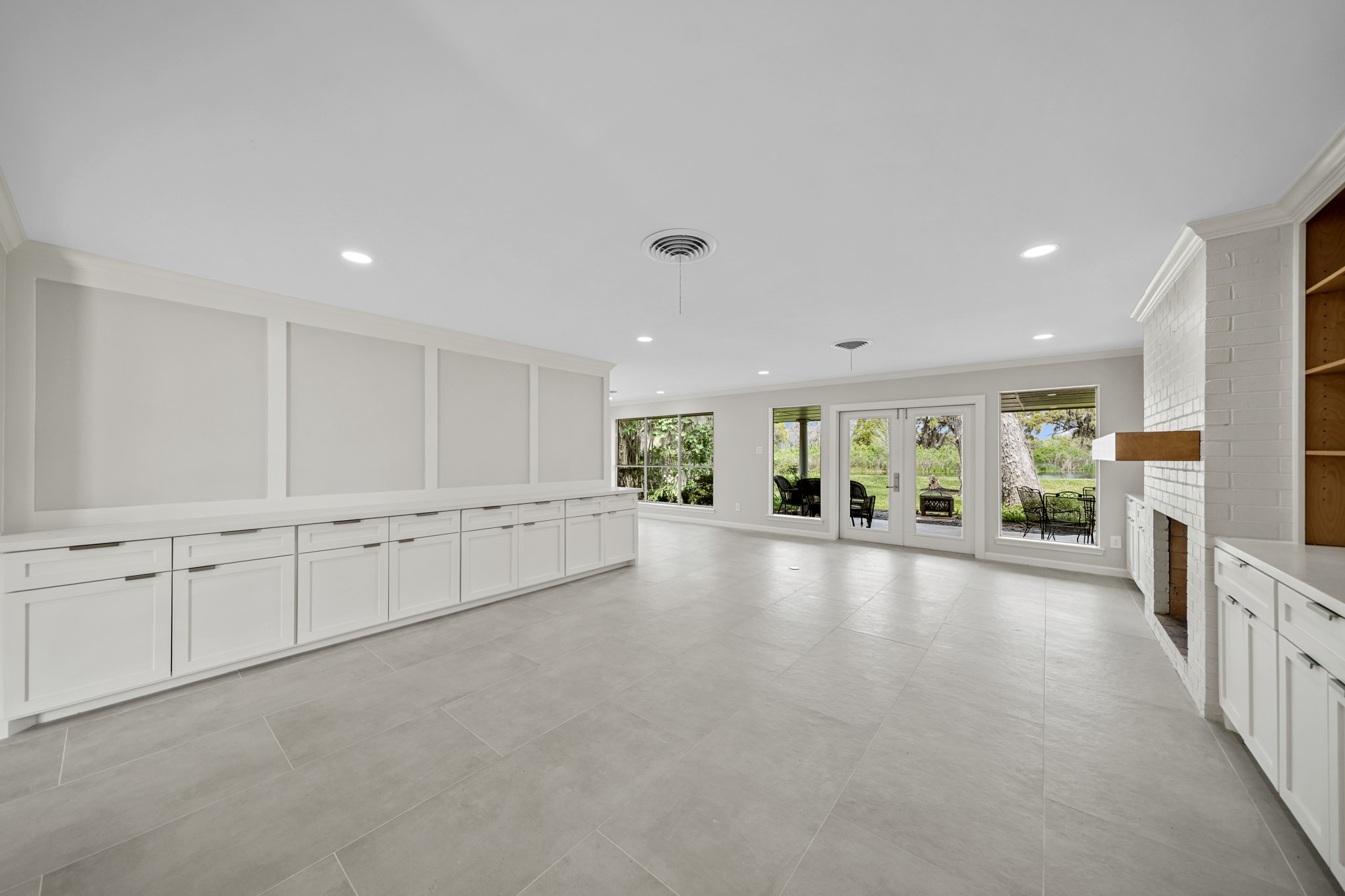 2261 Riverside Drive West Columbia, TX 77486 - Photo 10 of 44 Family room with versatile wall of built ins & wall of windows....so much natural light throughout!