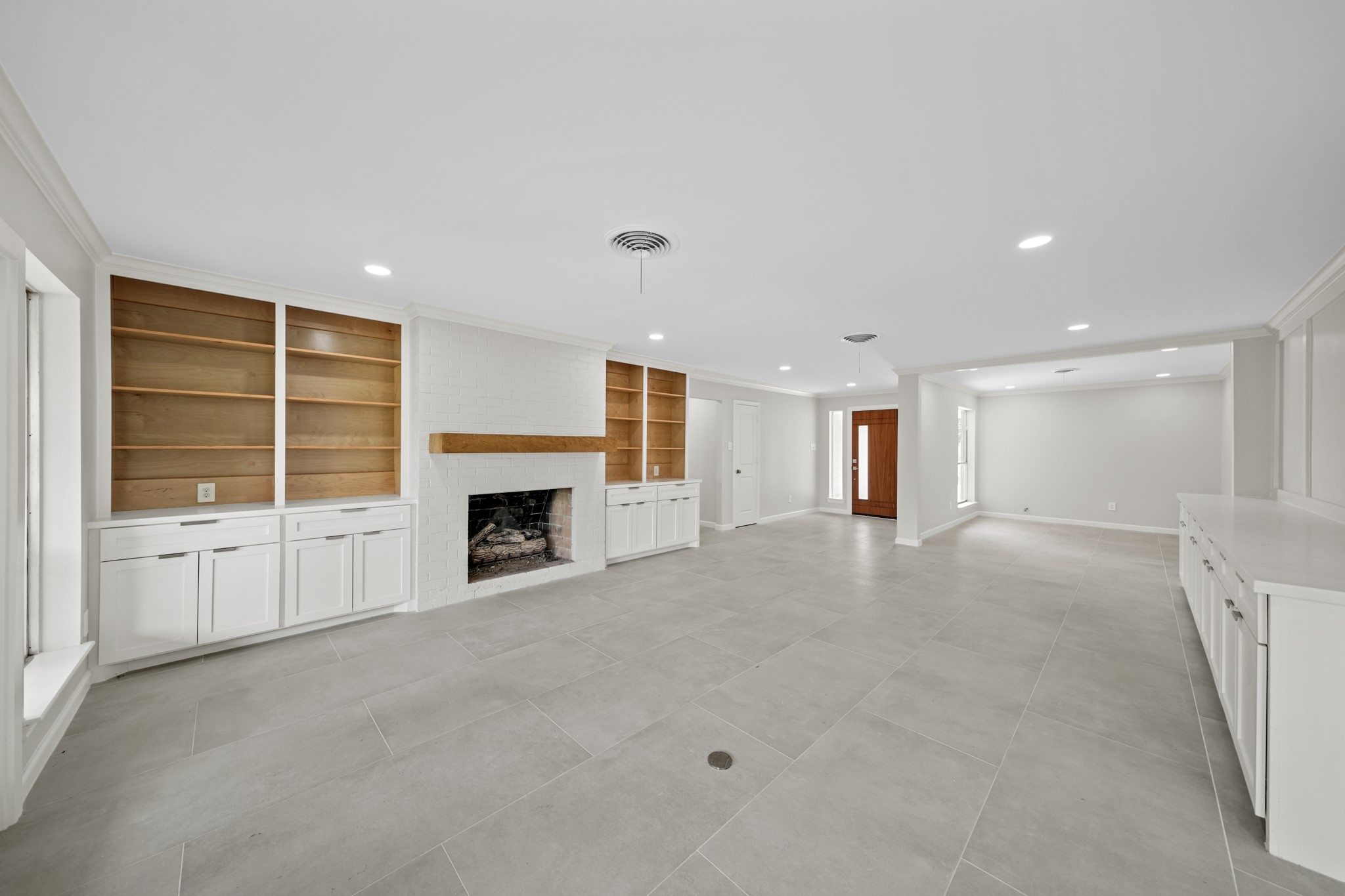 2261 Riverside Drive West Columbia, TX 77486 - Photo 12 of 44 Another view of family area looking back to entry