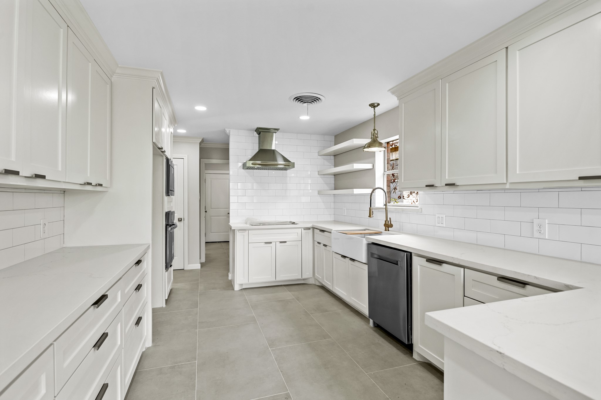 2261 Riverside Drive West Columbia, TX 77486 - Photo 16 of 44 Wall of drawers in the handmade built on-site custom cabinetry, pull out drawers, pull out trash....all soft close.
