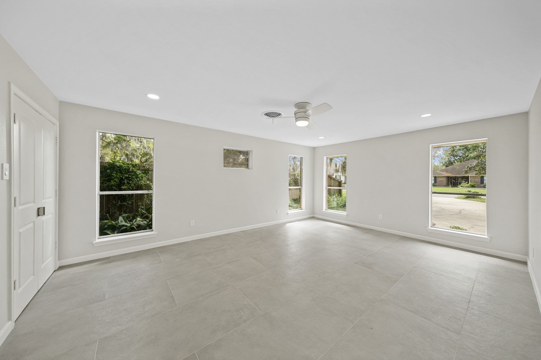 2261 Riverside Drive West Columbia, TX 77486 - Photo 22 of 44 Primary retreat.....such a relaxing space...