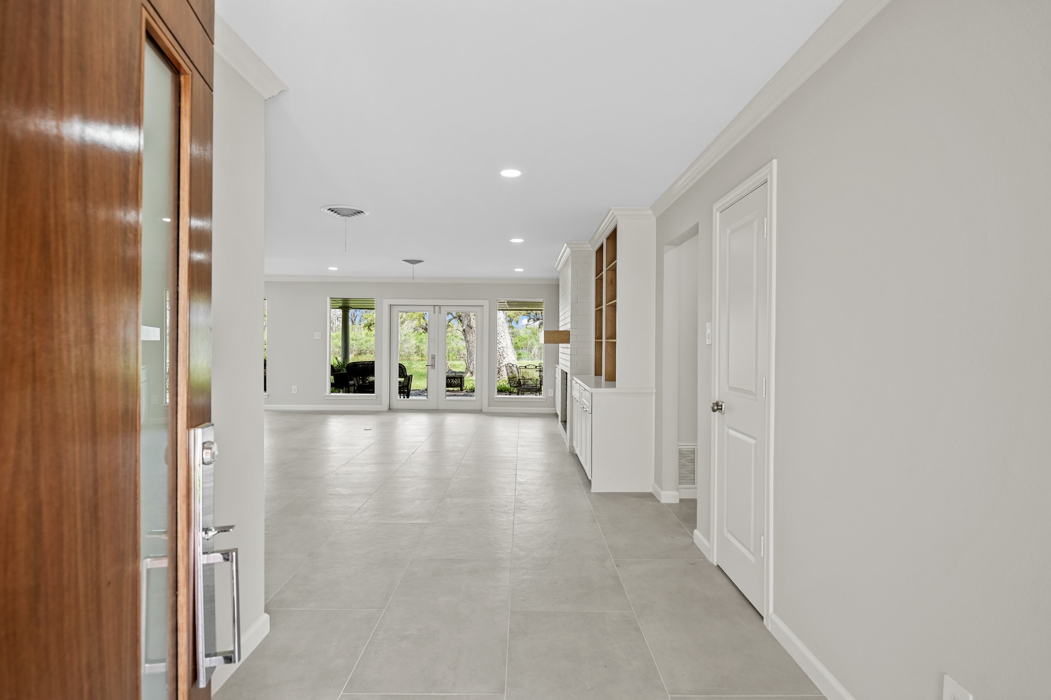 2261 Riverside Drive West Columbia, TX 77486 - Photo 7 of 44 Welcome home....new automatic lights as you step inside...