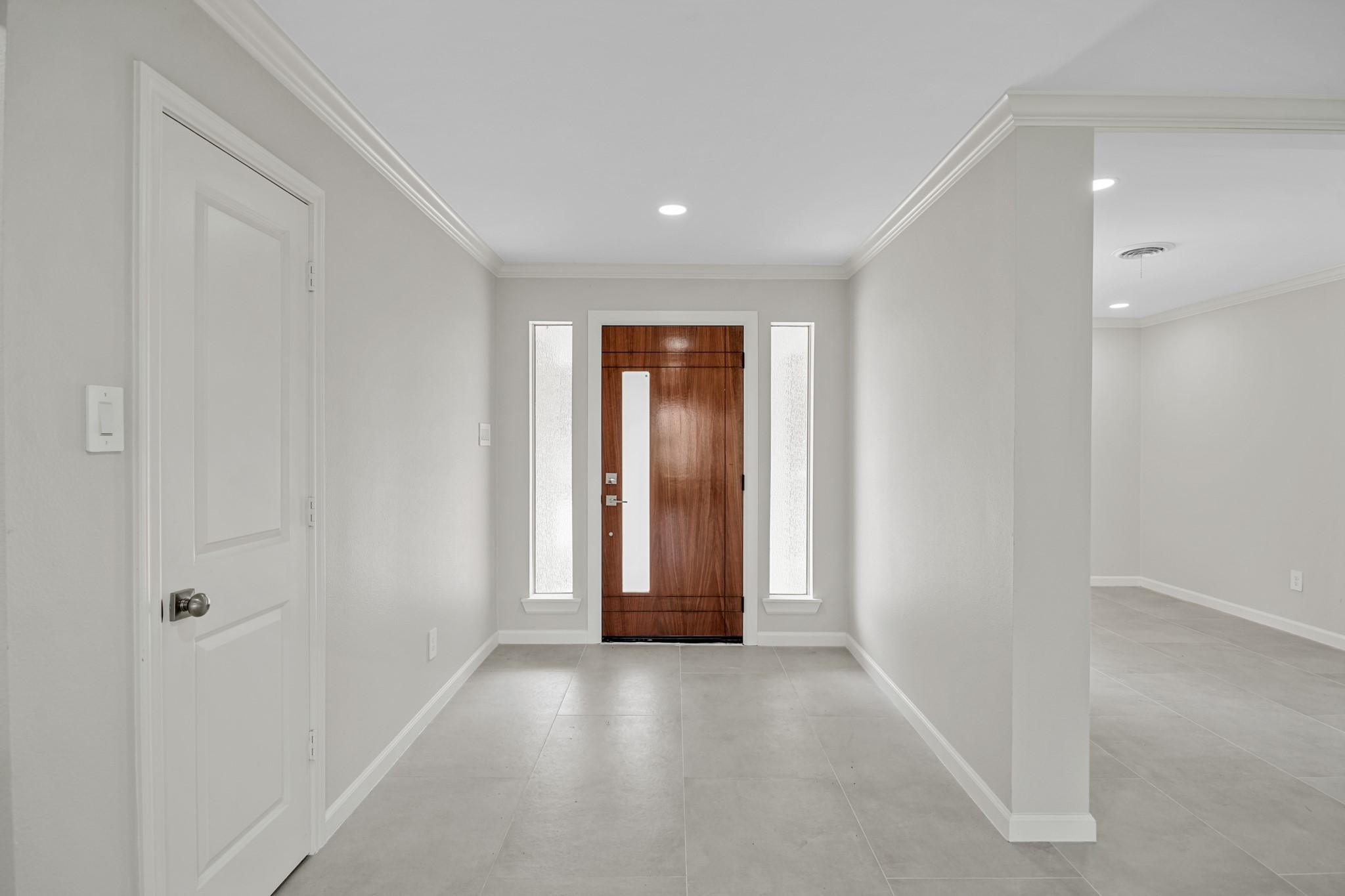 2261 Riverside Drive West Columbia, TX 77486 - Photo 8 of 44 Another view of entry hall