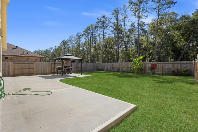 a view of a house with backyard and porch