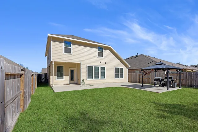 a view of a lake with houses