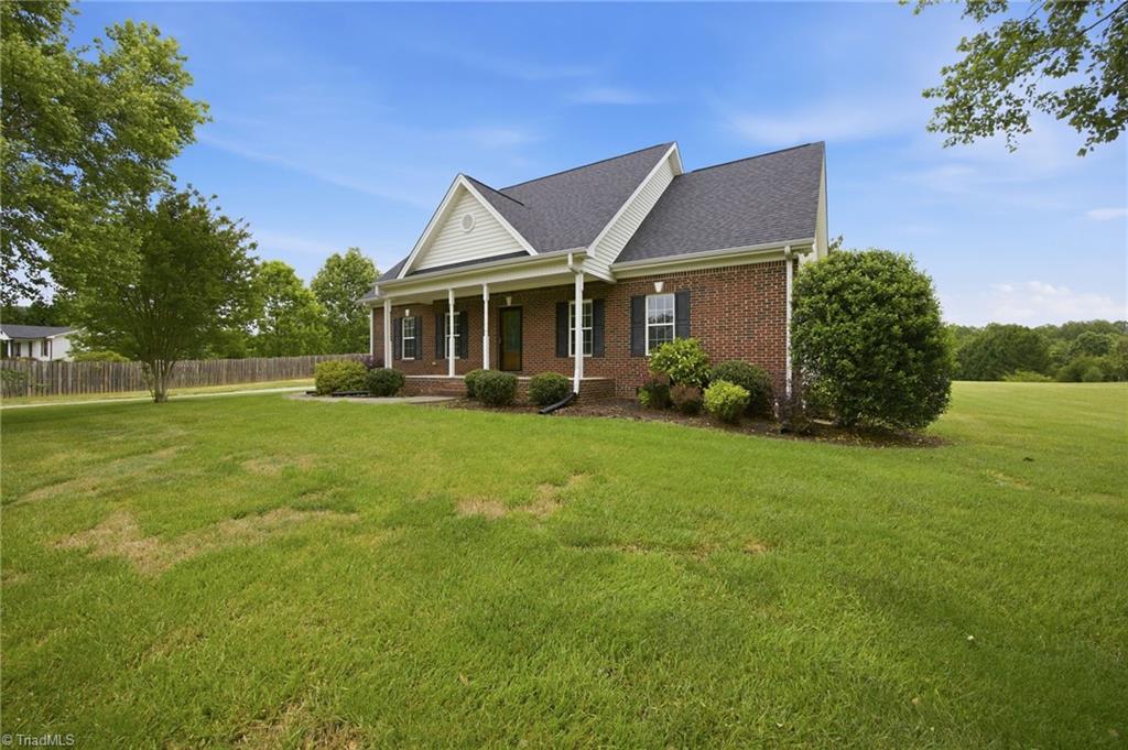293 Rock House Road Winston-Salem, NC 27127 - Photo 4 of 43