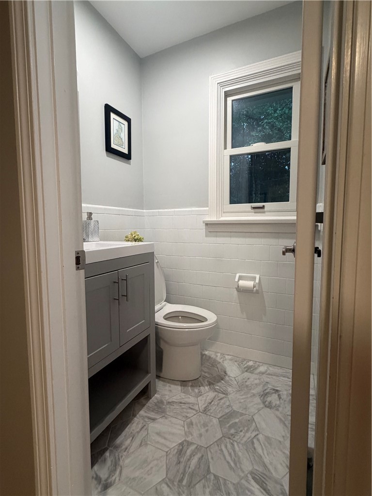 3720 Division Road East Greenwich, RI 02818 - Photo 8 of 38