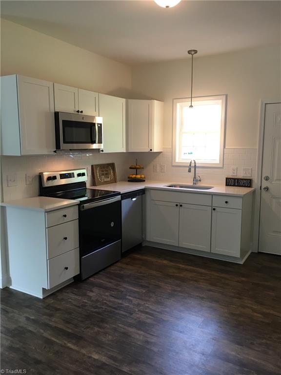 335 East Raleigh Avenue Liberty, NC 27298 - Photo 3 of 14