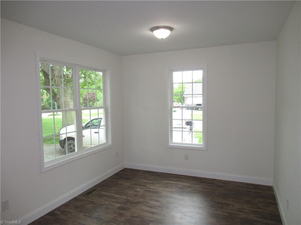 335 East Raleigh Avenue Liberty, NC 27298 - Photo 4 of 14