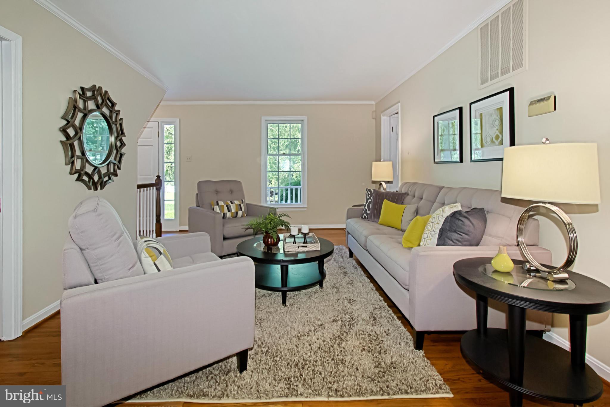 435 Utterback Store Road Great Falls, VA 22066 - Photo 3 of 30 Living Room