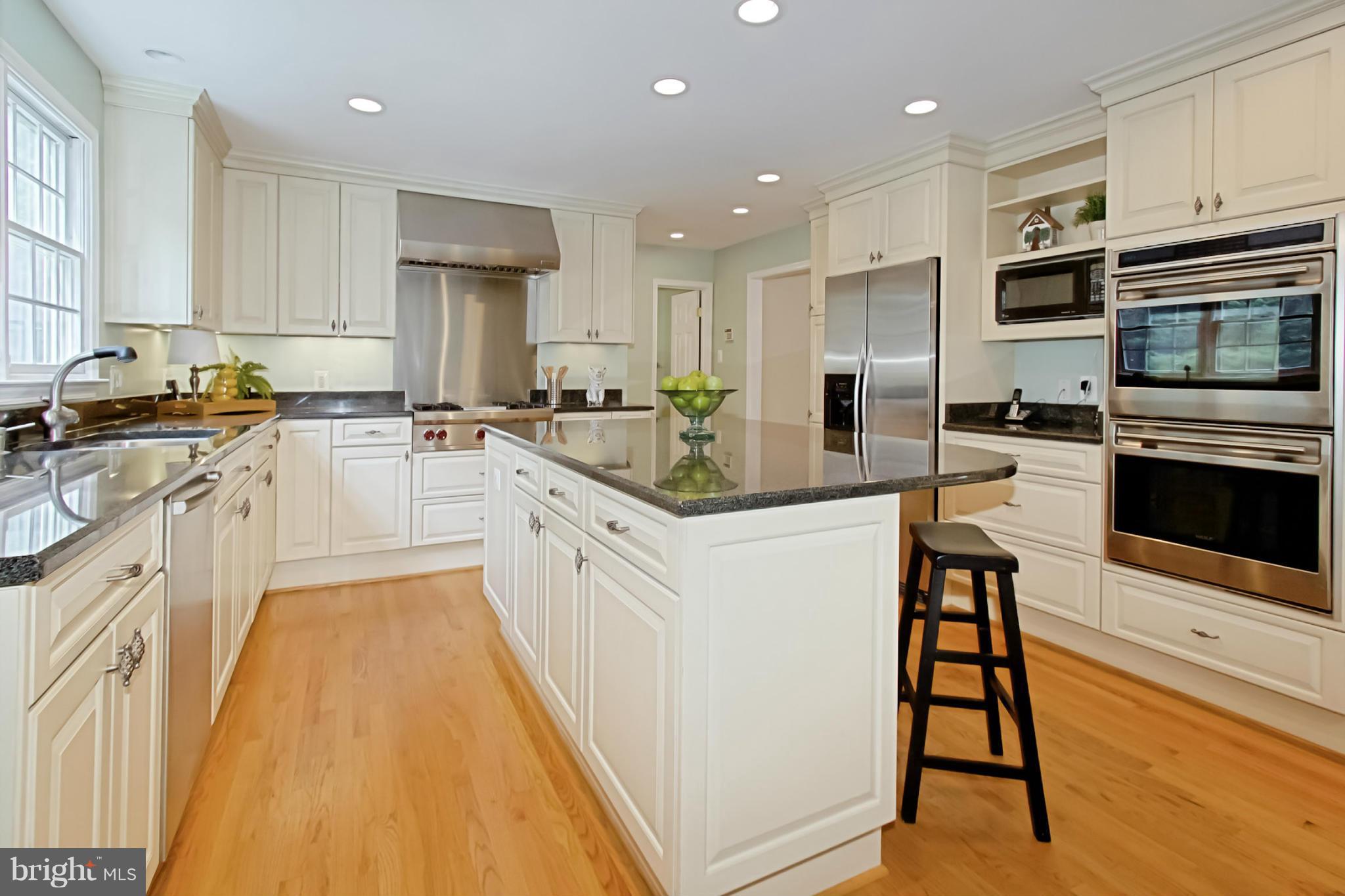 435 Utterback Store Road Great Falls, VA 22066 - Photo 8 of 30 Upscale kitchen renovation