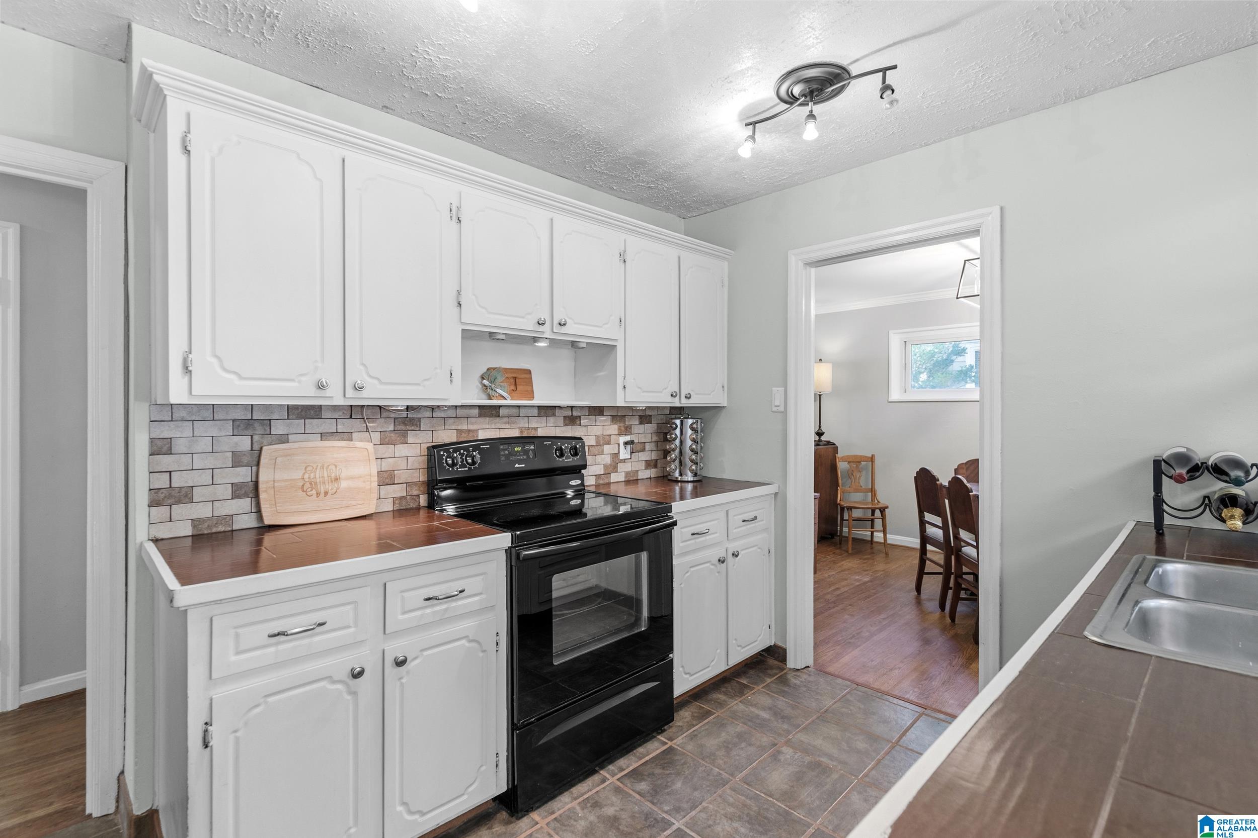 1333 Cresthill Road Birmingham, AL 35213 - Photo 10 of 37