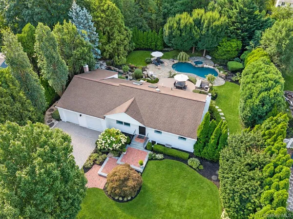 $1,169,999 | 10 Magenta Lane, East Northport, NY 11731