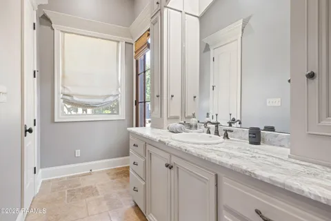 $1,100,000 | 100 Candlewood Drive, Lafayette, LA 70508