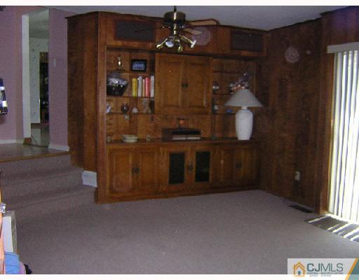 7 Bodnarik Road Edison, NJ 08837 - Photo 6 of 6 a view of a hallway