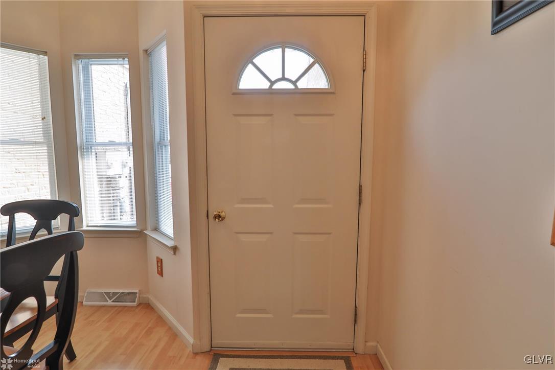 1295 Old Gate Road Northampton, PA 18067 - Photo 5 of 33 Gallery Image 5