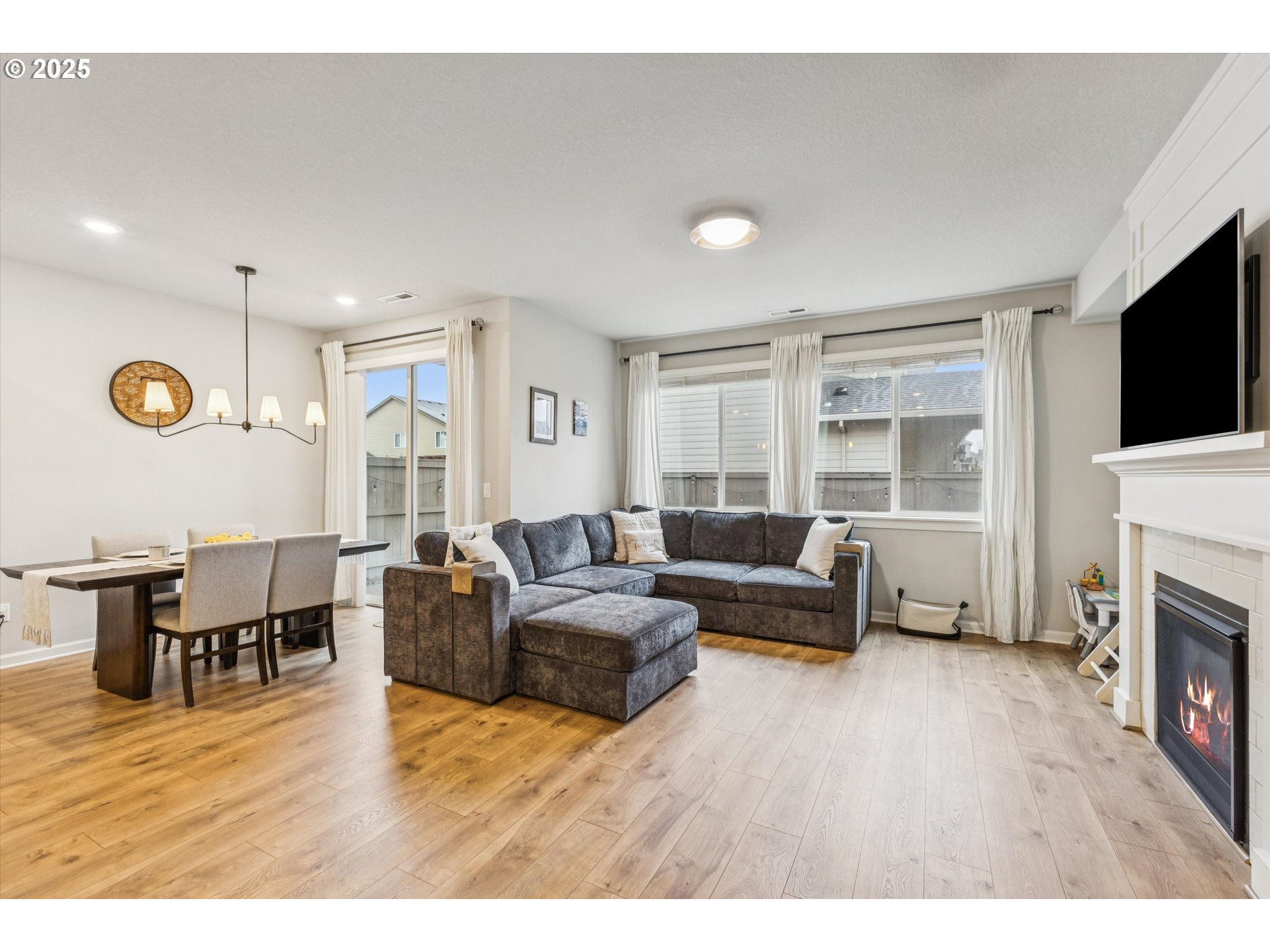 2081 Silverstone Drive Forest Grove, OR 97116 - Photo 4 of 36