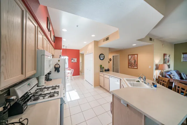 $2,600 | 7401 West Arrowhead Clubhouse Drive, Unit 2013, Glendale, AZ 85308
