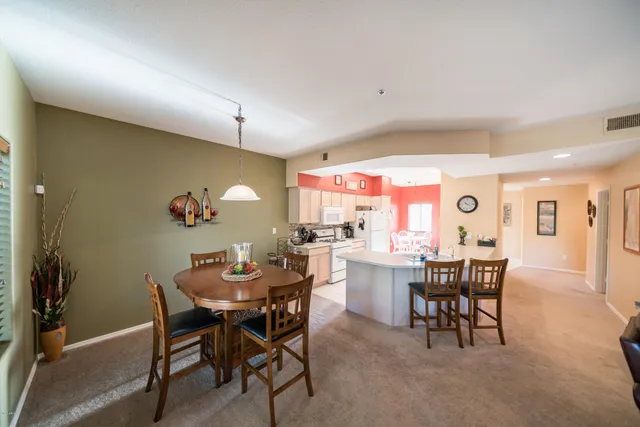 $2,600 | 7401 West Arrowhead Clubhouse Drive, Unit 2013, Glendale, AZ 85308