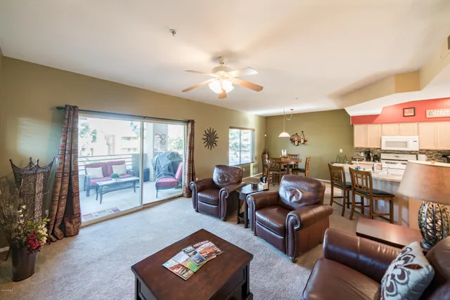 $2,600 | 7401 West Arrowhead Clubhouse Drive, Unit 2013, Glendale, AZ 85308