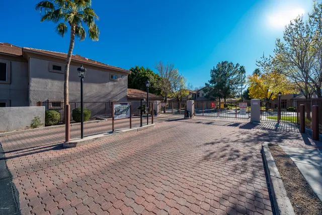 $2,600 | 7401 West Arrowhead Clubhouse Drive, Unit 2013, Glendale, AZ 85308