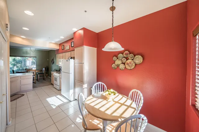 $2,600 | 7401 West Arrowhead Clubhouse Drive, Unit 2013, Glendale, AZ 85308