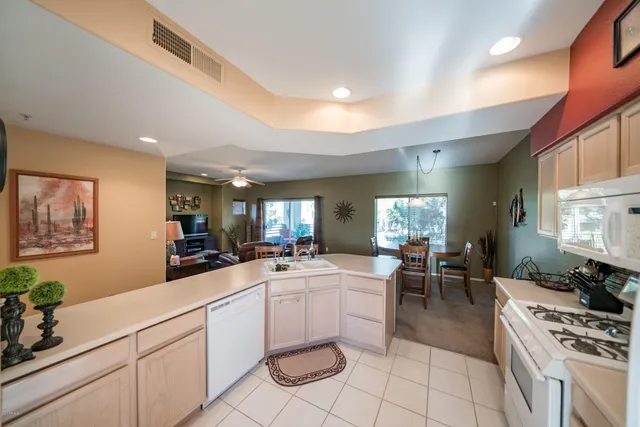 $2,600 | 7401 West Arrowhead Clubhouse Drive, Unit 2013, Glendale, AZ 85308