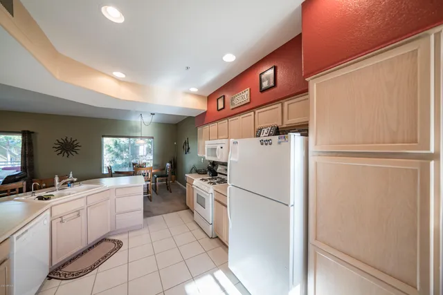 $2,600 | 7401 West Arrowhead Clubhouse Drive, Unit 2013, Glendale, AZ 85308