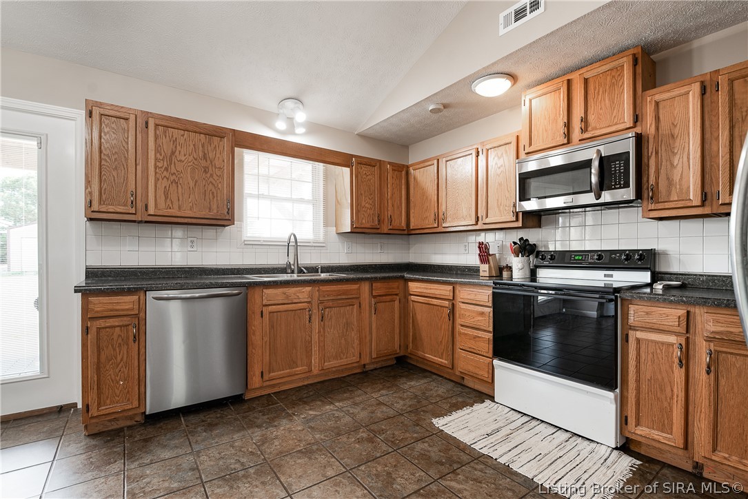 5068 Jack Morgan Road Austin, IN 47102 - Photo 9 of 33