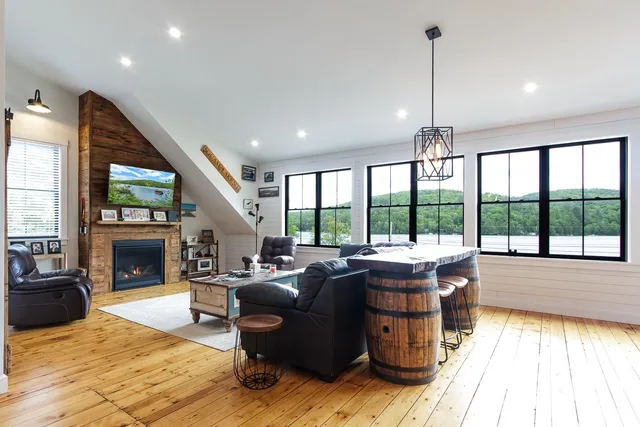 $3,500 | 1002 Highway 3, Unit 3 WEST, Holderness, NH 03245