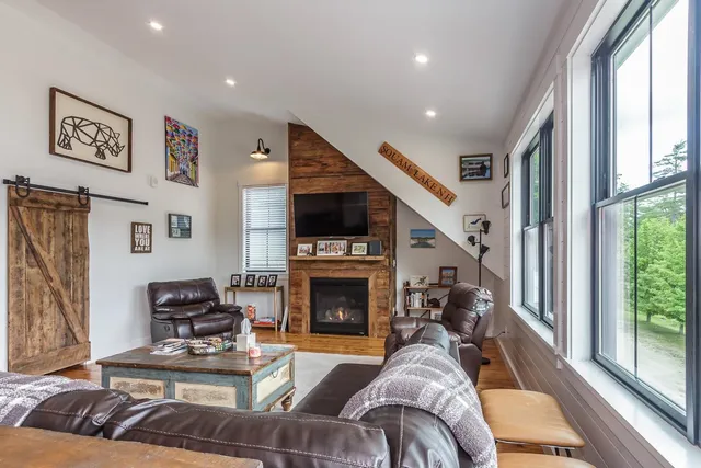 $3,500 | 1002 Highway 3, Unit 3 WEST, Holderness, NH 03245