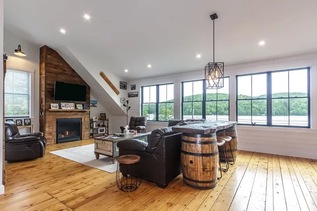 $3,500 | 1002 Highway 3, Unit 3 WEST, Holderness, NH 03245