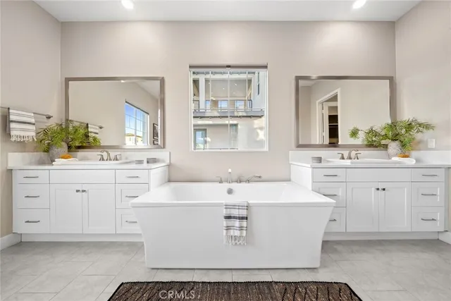 $2,198,888 | 126 Scale, Irvine, CA 92618