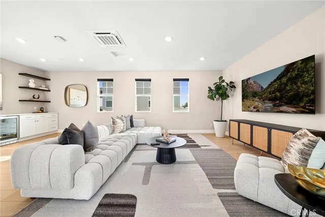 $2,198,888 | 126 Scale, Irvine, CA 92618