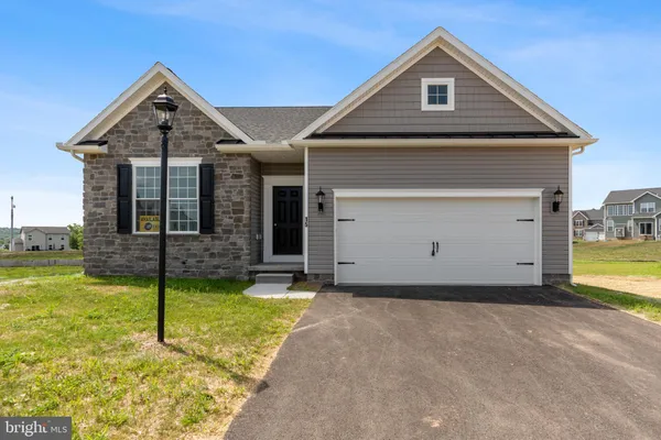 $382,900 | 2657 Victorian Drive, Dover, PA 17315