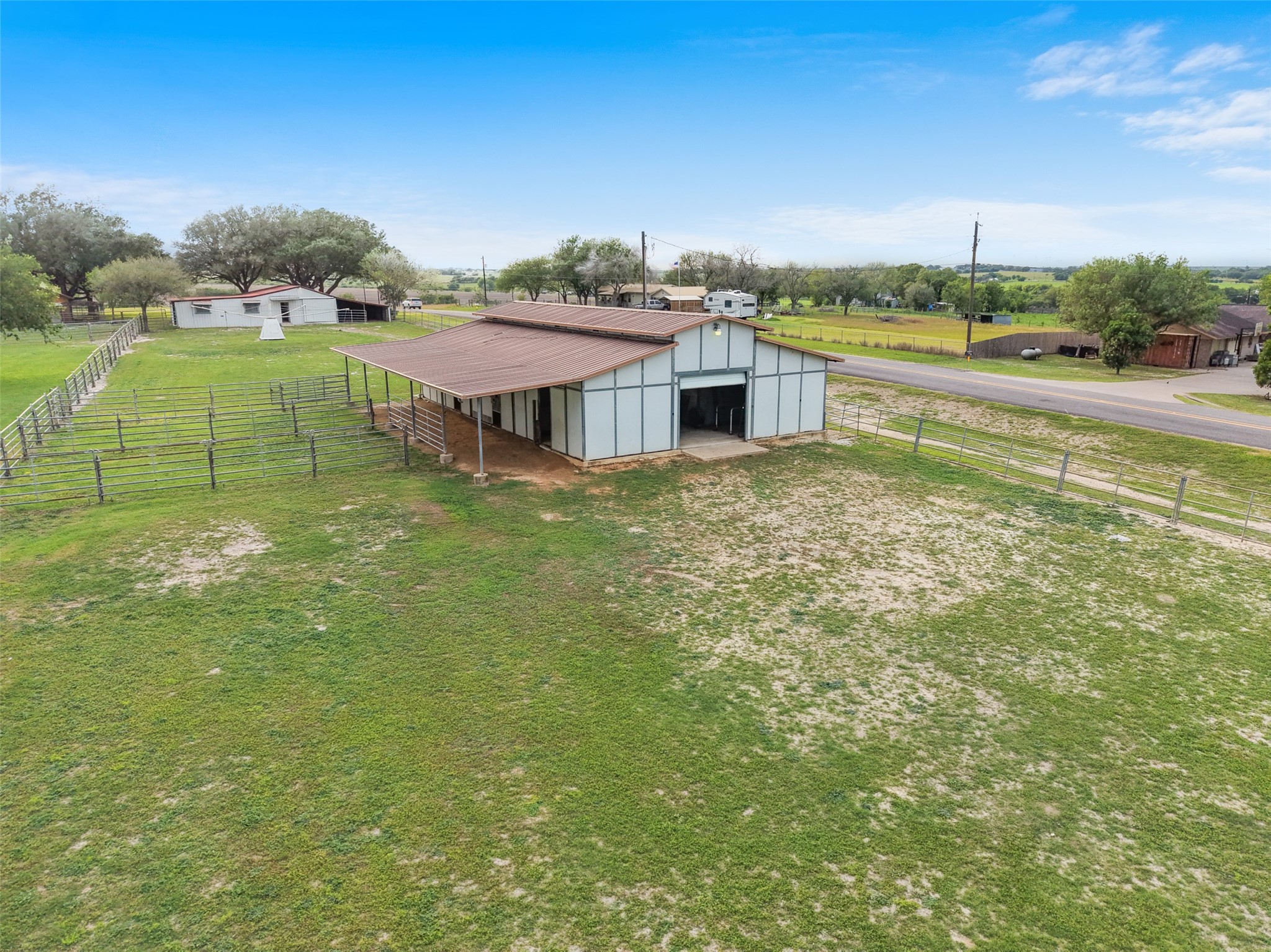 119 Fm 1891 Shiner, TX 77984 - Photo 17 of 40 a view of a big room with a big yard