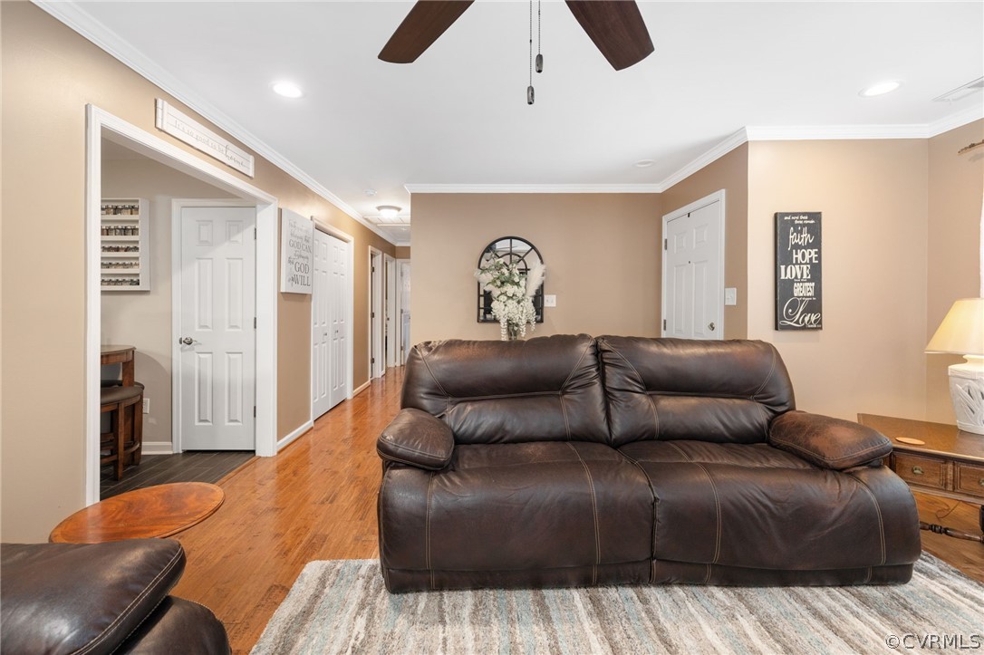 3130 Gregwood Road Midlothian, VA 23112 - Photo 15 of 39 a living room with furniture